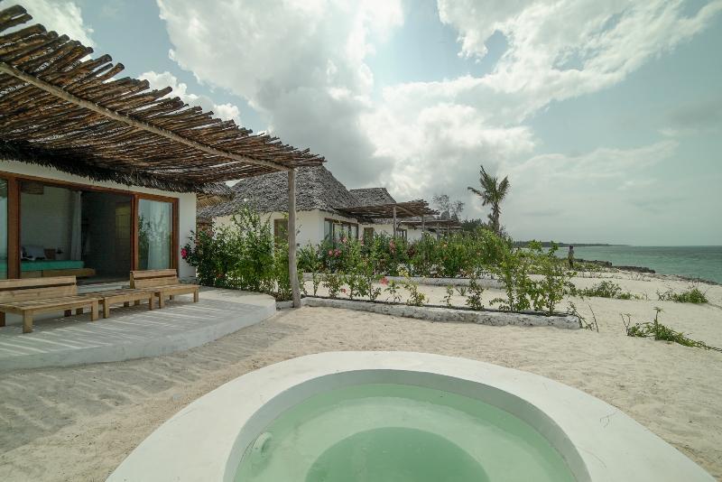 Zanbluu Beach Hotel Kiwengwa  Bagian luar foto